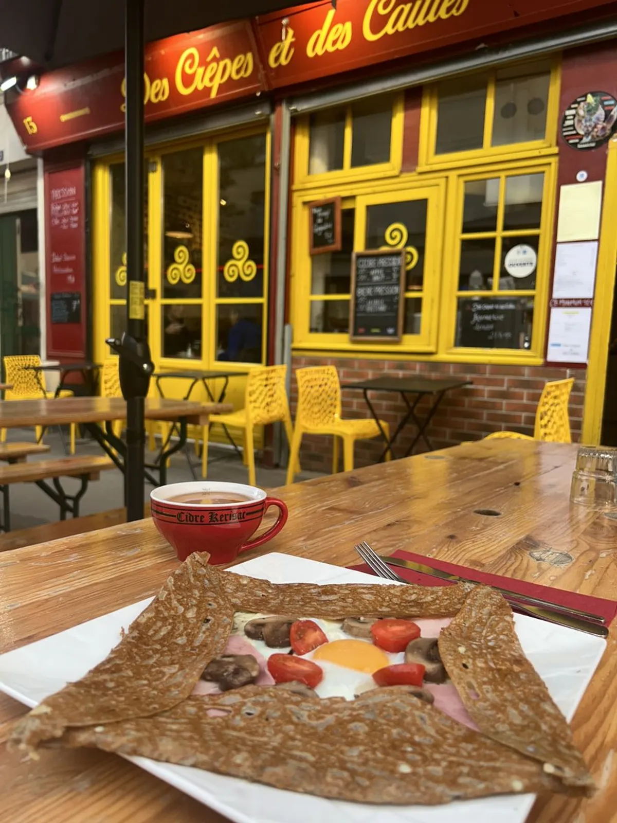 Galette Cidre Kerisac Terrasse Ensoleillee