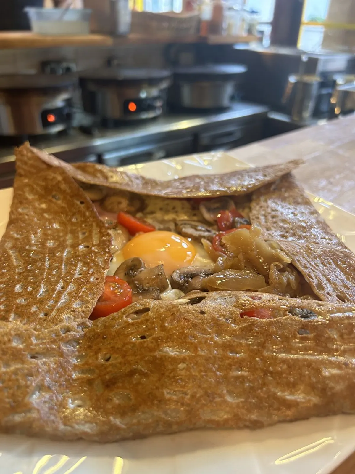 Galette Garnie Oeuf Champignons Tomates Cerises